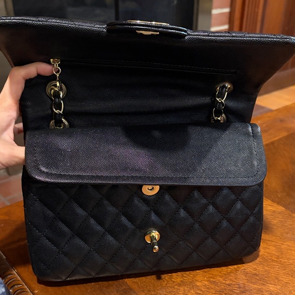 Says Chanel Black Quilted Shoulder Bag with Gold Chain - Picture 12 of 13